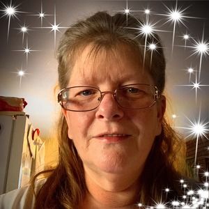 Meet your Posher, Lora